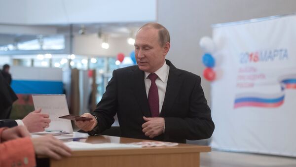 Президент РФ В. Путин принял участие в голосовании на выборах президента РФ - Sputnik Молдова