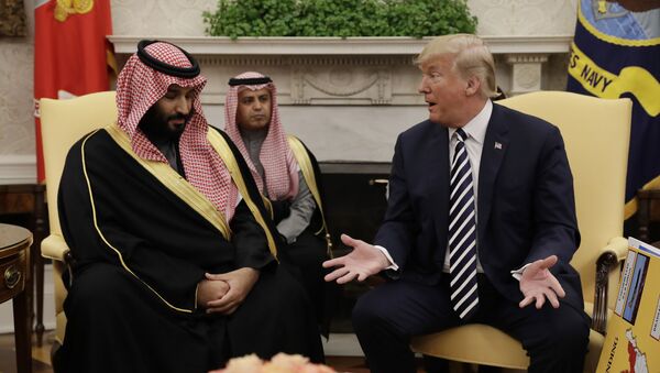Президент США Дональд Трамп и наследный принц Саудовской Аравии Мухаммед бен Салман во время встречи в Белом доме в Вашингтоне - Sputnik Moldova