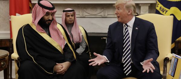 Президент США Дональд Трамп и наследный принц Саудовской Аравии Мухаммед бен Салман во время встречи в Белом доме в Вашингтоне Президент США Дональд Трамп и наследный принц Саудовской Аравии Мухаммед бен Салман во время встречи в Белом доме в Вашингтоне - Sputnik Moldova