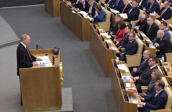 Владимир Путин выступает на пленарном заседании Государственной Думы - Sputnik Молдова