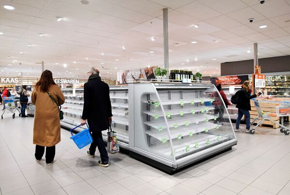 Покупатели в продуктовом магазине в Нидерландах - Sputnik Молдова