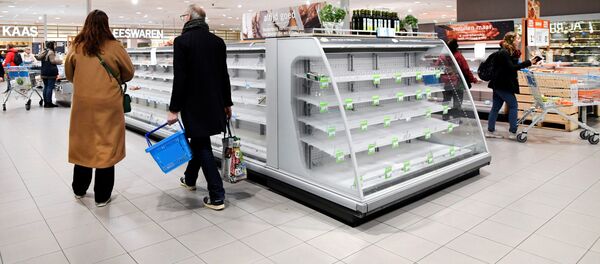 Покупатели в продуктовом магазине в Нидерландах - Sputnik Moldova-România