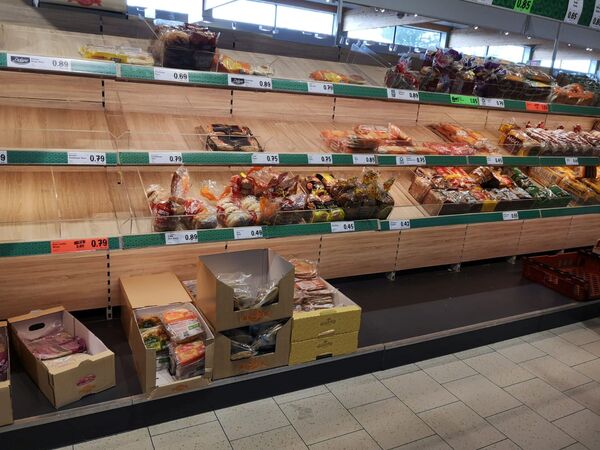 Пустой прилавок в супермаркете в Лурган, Ирландия - Sputnik Молдова