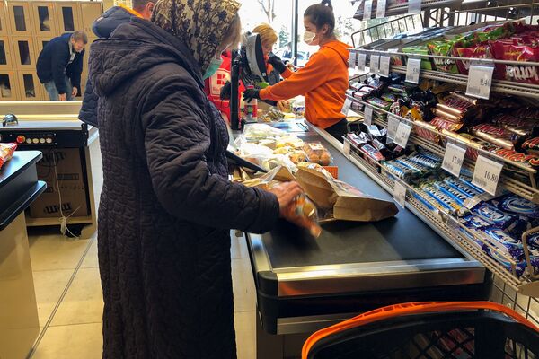 В Кишиневских магазинах полно продуктов - паники нет - Sputnik Молдова