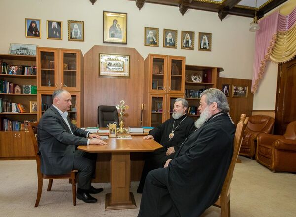 Службы в Молдове будут вести иначе: президент встретился с иерархами Церкви  - Sputnik Молдова