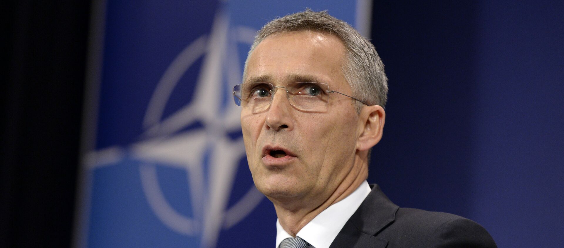 NATO Secretary-General Jens Stoltenberg delivers a press conference after a NATO defence ministers' meeting at the NATO headquarters in Brussels on October 27, 2016 - Sputnik Moldova-România, 1920, 24.03.2021