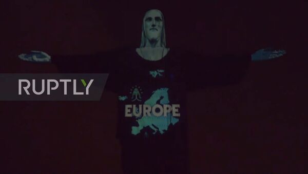 Rio's Christ the Redeemer statue lit with flags of coronavirus-hit countries - Sputnik Молдова
