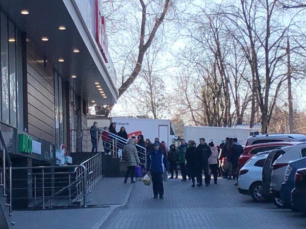 Frică sau solidaritate? Ce s-a schimbat în conștiința moldovenilor în doar câteva zile Frică sau solidaritate? Ce s-a schimbat în conștiința moldovenilor în doar câteva zile - Sputnik Moldova