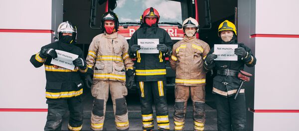 Пожарные с обращением к гражданам Noi muncim, voi stați acasă! - Sputnik Moldova