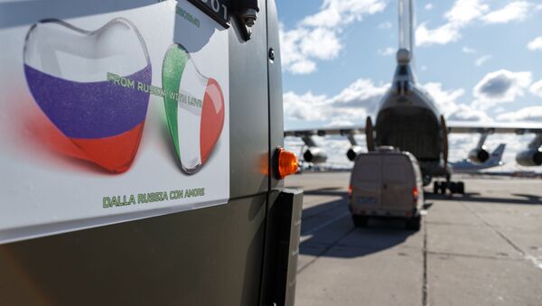 Автомобиль с медицинским оборудованием, предназначенным для отправки в Италию для борьбы с вирусом COVID-19 - Sputnik Moldova-România