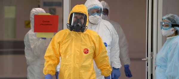 Президент РФ В. Путин посетил больницу в Коммунарке - Sputnik Moldova-România