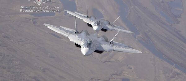 Су-57: российские летчики продемонстрировали возможности новейших истребителей - Sputnik Молдова