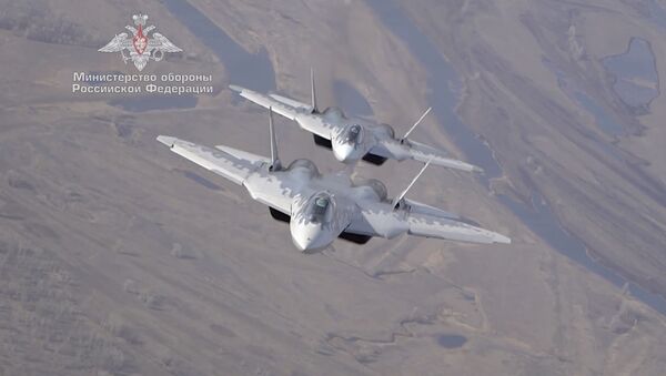 Су-57: российские летчики продемонстрировали возможности новейших истребителей - Sputnik Молдова