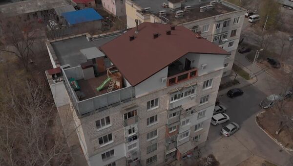 Incredibil dar adevărat: Un chișinăuian și-a făcut o casă pe acoperișul unui bloc - Sputnik Moldova