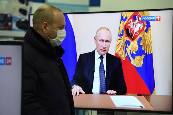Трансляция обращения президента России В. Путина к гражданам из-за ситуации с коронавирусом - Sputnik Молдова