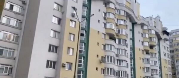 В едином порыве - жители Молдовы аплодируют врачам, которые борются с COVID-19 - Sputnik Молдова