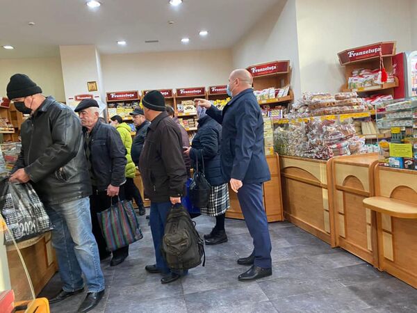 Voicu a ieșit în stradă pentru verificări: Vezi ce l-a nemulțumit pe ministrul de Interne Voicu a ieșit în stradă pentru verificări: Vezi ce l-a nemulțumit pe ministrul de Interne - Sputnik Moldova