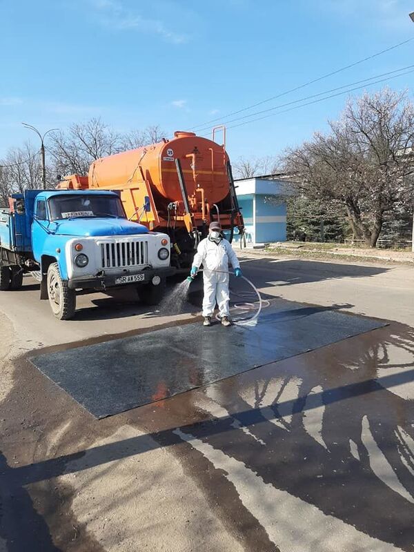 Dezinfecție totală: Iată cum luptă autoritățile publice locale împotriva coronavirusului Dezinfecție totală: Iată cum luptă autoritățile publice locale împotriva coronavirusului - Sputnik Moldova