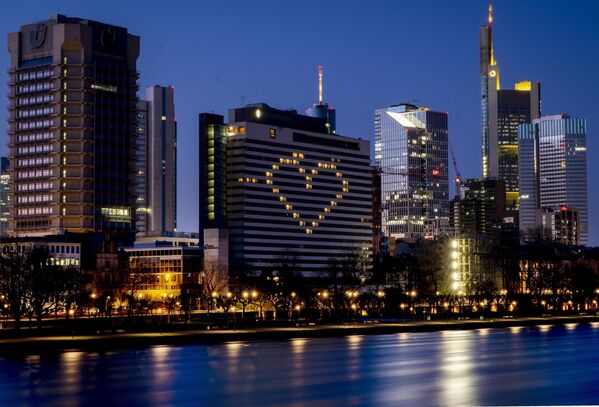 Огни гостиницы в форме сердца в Германии  - Sputnik Moldova-România