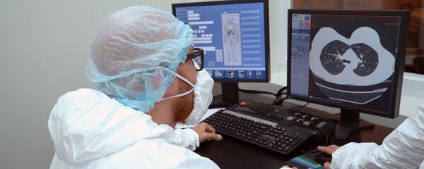 Сотрудники медицинского стационара на территории больничного комплекса в Коммунарке - Sputnik Moldova