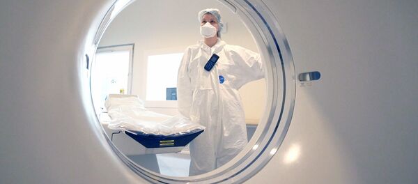 Сотрудница медицинского стационара на территории больничного комплекса в Коммунарке Сотрудница медицинского стационара на территории больничного комплекса в Коммунарке - Sputnik Moldova-România