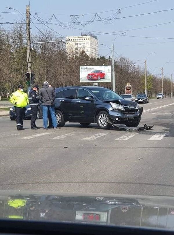 Și pe timp de epidemie în Capitală au loc accidente rutiere – Foto Și pe timp de epidemie în Capitală au loc accidente rutiere – Foto - Sputnik Moldova