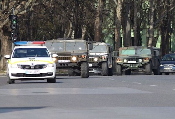 Militarii patrulează pe străzi și prin parcuri la Chișinău, Bălți și în alte orașe - Foto - Sputnik Moldova