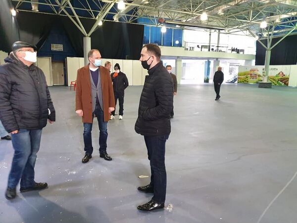 Primarul Capitalei, vizită la Moldexpo: Iată unde este amenajat centrul de triere - Foto Primarul Capitalei, vizită la Moldexpo: Iată unde este amenajat centrul de triere - Foto - Sputnik Moldova