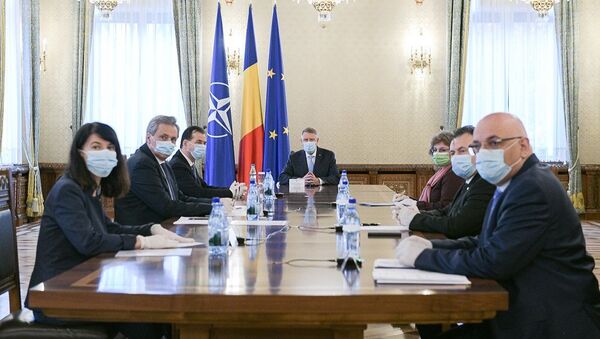 Klaus Iohannis cu miniștrii și cei implicați în bătălia cu epidemia - Sputnik Moldova-România