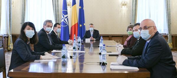 Klaus Iohannis cu miniștrii și cei implicați în bătălia cu epidemia - Sputnik Moldova-România