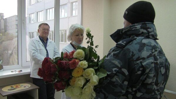 Цветы в благодарность тем, кто на передовой противостояния COVID-19 - Sputnik Молдова