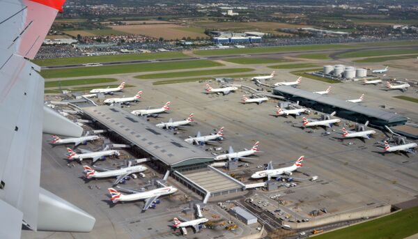 Опустевшее небо над Европой: как работают аэропорты - фото, видео Опустевшее небо над Европой: как работают аэропорты - фото, видео - Sputnik Молдова