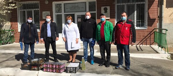 Добровольцы привезли мед в больницу - Sputnik Молдова