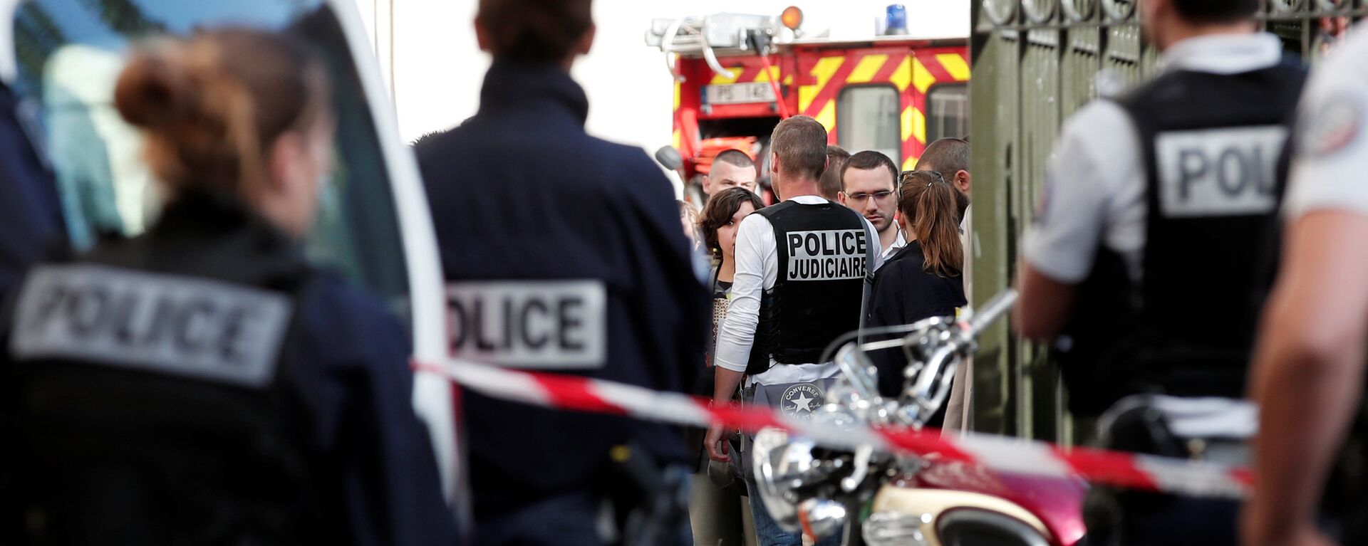 Police work near the scene where French soliders were hit and injured by a vehicle in the western Paris suburb of Levallois-Perret, France, August 9, 2017. - Sputnik Moldova, 1920, 08.11.2021
