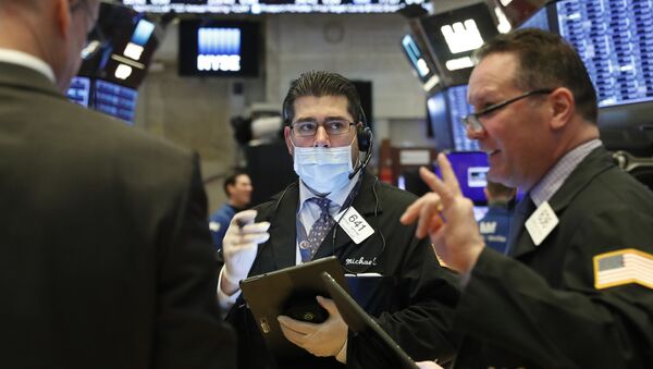 Трейдеры работают на площадке Нью-Йоркской фондовой биржи (NYSE) в Нью-Йорке, США - Sputnik Молдова