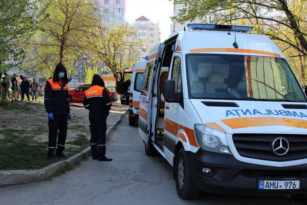 Incendiu în Capitală: O femeie a fost transportată la spital - Foto Incendiu în Capitală: O femeie a fost transportată la spital - Foto - Sputnik Moldova