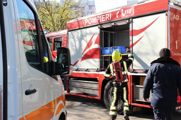 Пожар в Кишиневе закончился госпитализацией женщины Пожар в Кишиневе закончился госпитализацией женщины - Sputnik Молдова