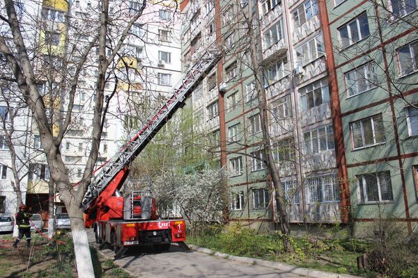Incendiu în Capitală: O femeie a fost transportată la spital - Foto Incendiu în Capitală: O femeie a fost transportată la spital - Foto - Sputnik Moldova