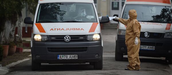O ambulanță iese de la spitalul din orașul Țăndărei - Sputnik Moldova-România