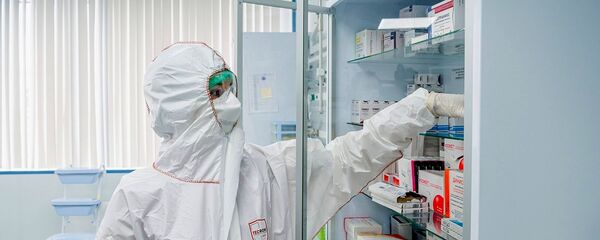 Врач в палате перепрофилированного корпуса центра им М.И. Сеченова для лечения пациентов с коронавирусом.  - Sputnik Moldova