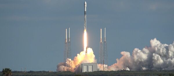 Дональд Трамп подписал указ о праве США на добычу ресурсов на Луне - Sputnik Молдова