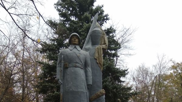 Памятник на братской могиле советских воинов, погибших при освобождении села Верхние Кукурузены - Sputnik Молдова