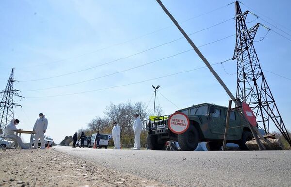 Военнослужащие национальной армии Молдовы в селе Толмаза, где введен карантин - Sputnik Молдова