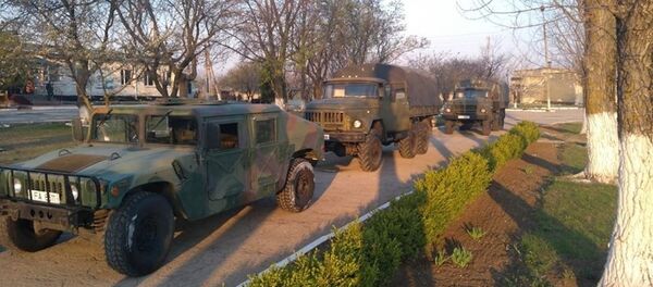 Военнослужащие национальной армии Молдовы в селе Толмаза, где введен карантин Военнослужащие национальной армии Молдовы в селе Толмаза, где введен карантин - Sputnik Молдова