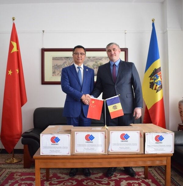 Друг познается в беде: Китай передал партию гумпомощи Молдове - Sputnik Молдова