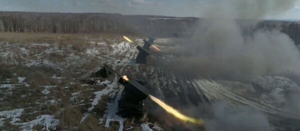 Беспилотник указал «Градам» цель: эффектные кадры учебных стрельб - Sputnik Молдова