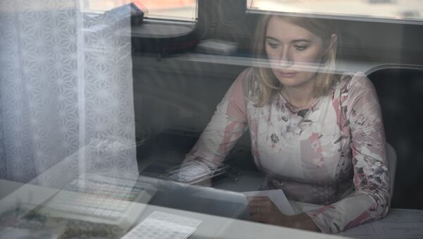 Женщина на удаленной работе у себя дома в Ростове-на-Дону - Sputnik Moldova