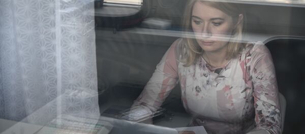 Женщина на удаленной работе у себя дома в Ростове-на-Дону - Sputnik Moldova