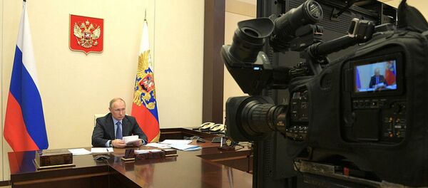 Президент России Владимир Путин в режиме видеоконференции принял участие в рабочей встрече членов ЕАЭС (14 апреля 2020). Москва - Sputnik Молдова