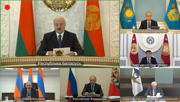 Лукашенко предложил перейти из онлайна в офлайн: как прошла видеоконференция ЕАЭС - Sputnik Молдова